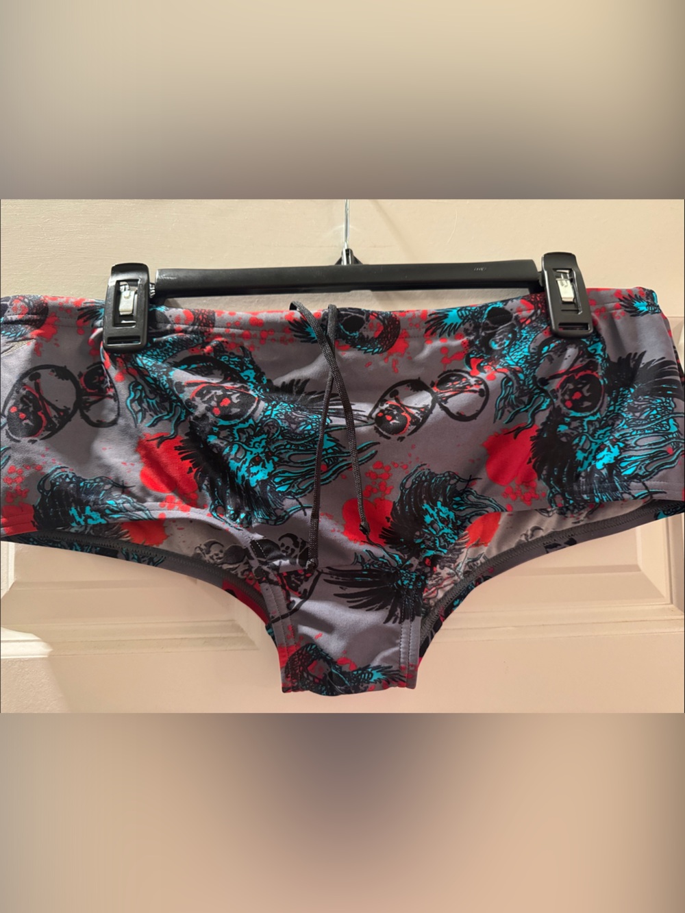 SPEEDO Gray Athletic Bikini Bottoms with Red & Teal Skull funky Print Sz L/XL